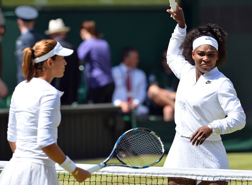 Sesta vittoria per Serena Williams sull&#39;erba di Wimbledon, sconfitta Garbine Muguruza in due set, 6-4 6-4 (Afp)